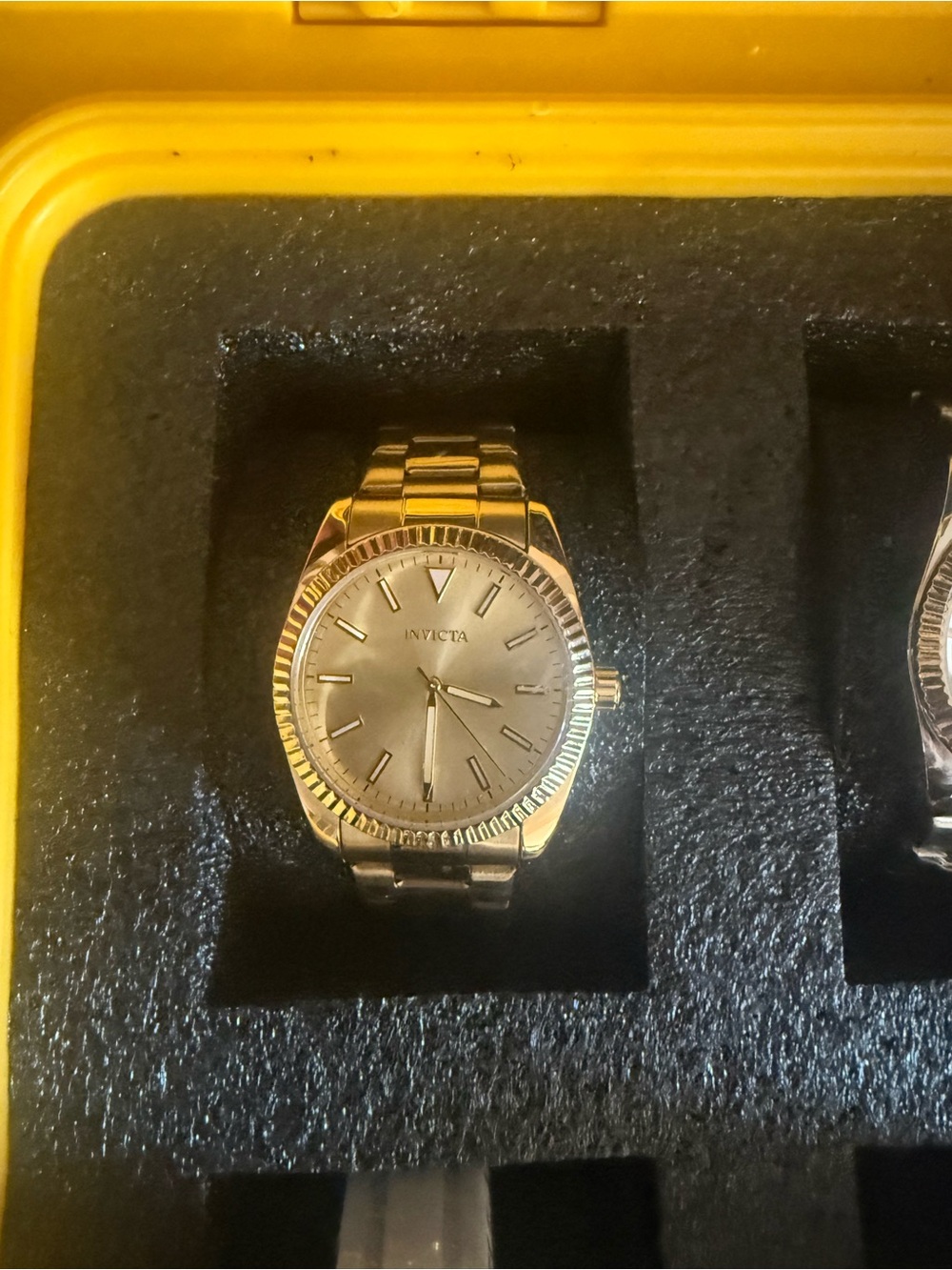 Invicta Watch Case With 8 Men’s Watches - Picture 4 of 11
